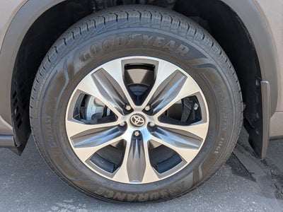 2024 Toyota Highlander Hybrid XLE