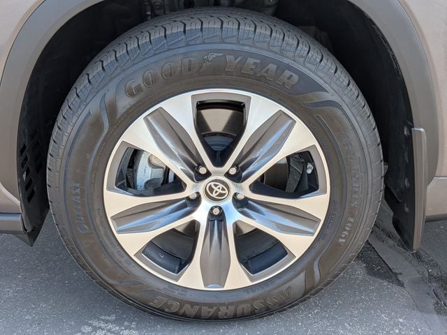 2024 Toyota Highlander Hybrid XLE