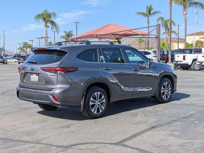 2024 Toyota Highlander Hybrid XLE