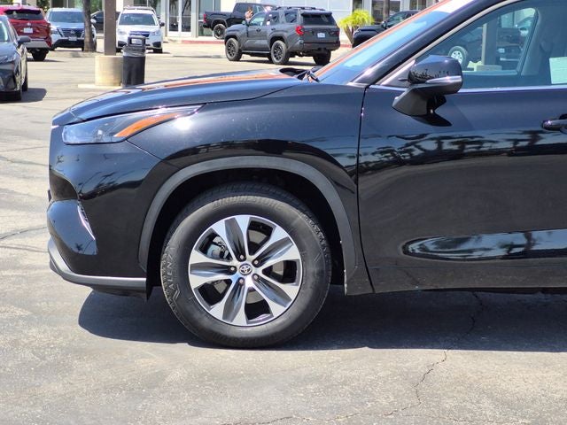 2025 Toyota HIGHLANDER XLE