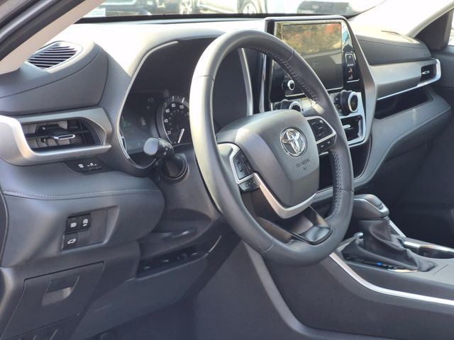 2025 Toyota HIGHLANDER XLE