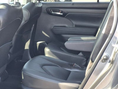 2025 Toyota HIGHLANDER XLE