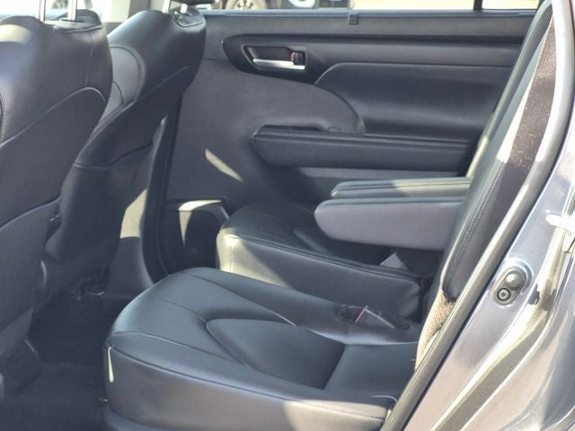 2025 Toyota HIGHLANDER XLE