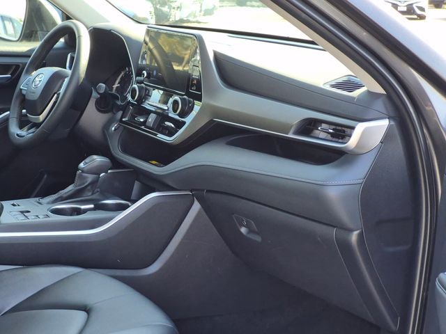 2025 Toyota HIGHLANDER XLE