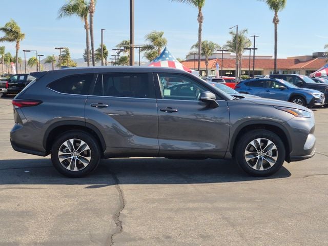 2025 Toyota HIGHLANDER XLE