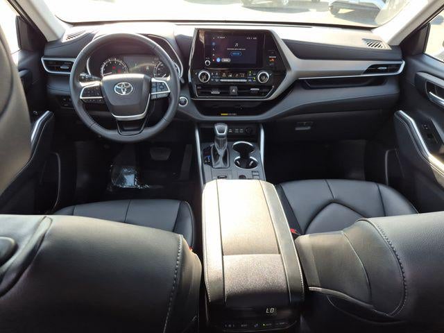 2025 Toyota HIGHLANDER XLE