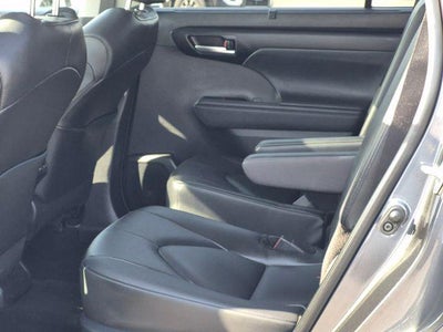 2025 Toyota HIGHLANDER XLE