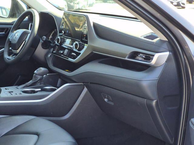 2025 Toyota HIGHLANDER XLE