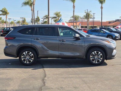 2025 Toyota HIGHLANDER XLE