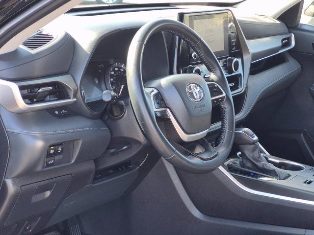 2025 Toyota HIGHLANDER LE