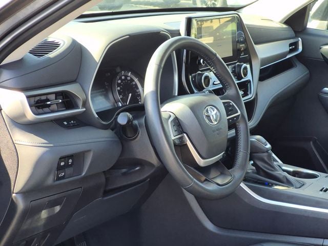 2025 Toyota HIGHLANDER XLE