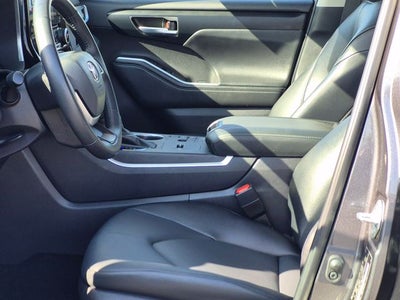 2025 Toyota HIGHLANDER XLE