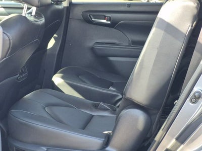 2025 Toyota HIGHLANDER XLE