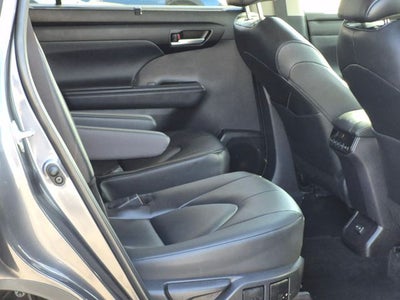2025 Toyota HIGHLANDER XLE