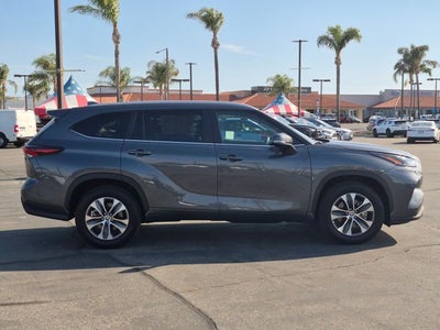 2025 Toyota HIGHLANDER XLE