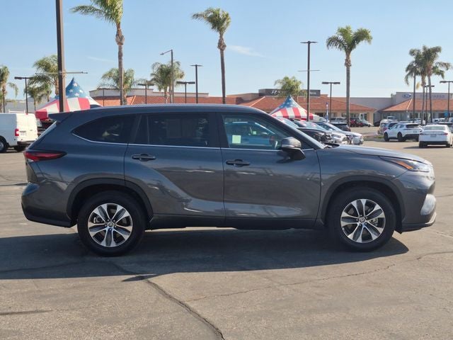 2025 Toyota HIGHLANDER XLE
