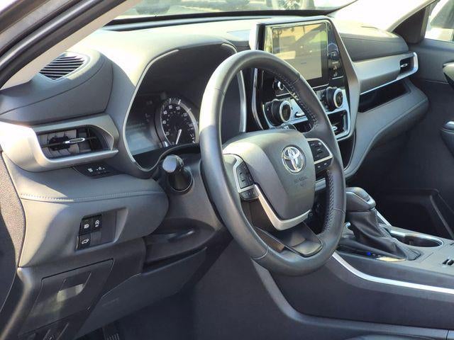 2025 Toyota HIGHLANDER XLE
