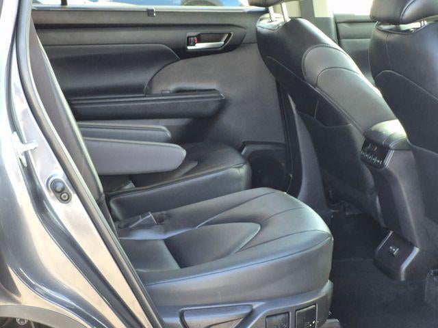2025 Toyota HIGHLANDER XLE