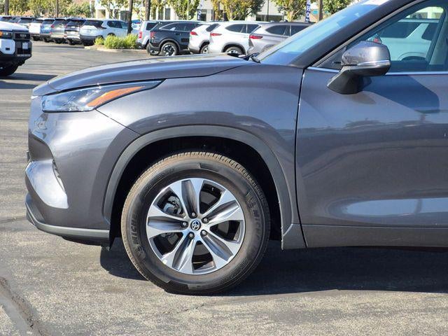 2025 Toyota HIGHLANDER XLE