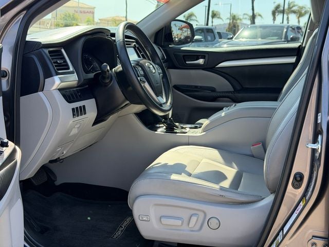 2015 Toyota HIGHLANDER XLE V6