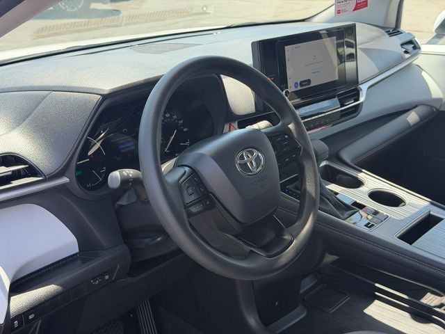 2026 Toyota Sienna LE 8 Passenger
