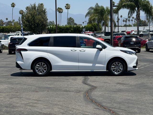 2026 Toyota Sienna LE 8 Passenger
