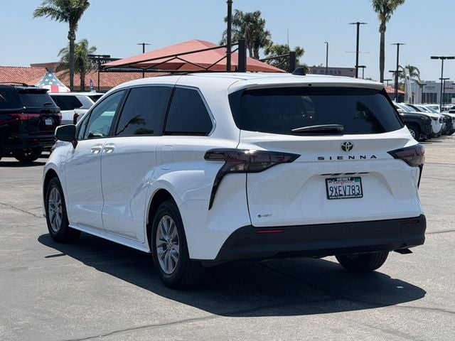 2026 Toyota Sienna LE 8 Passenger