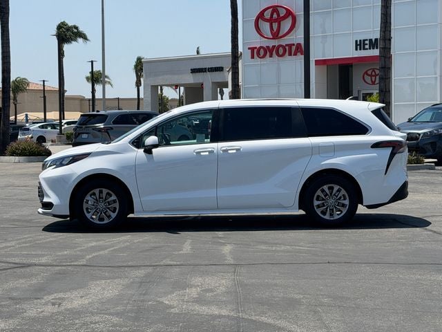 2026 Toyota Sienna LE 8 Passenger