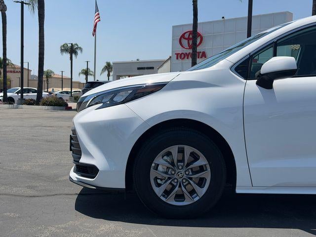 2026 Toyota Sienna LE 8 Passenger