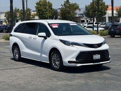 2026 Toyota Sienna LE 8 Passenger