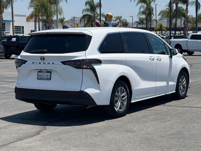 2026 Toyota Sienna LE 8 Passenger