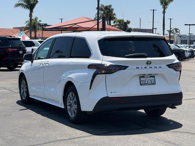 2026 Toyota Sienna LE 8 Passenger