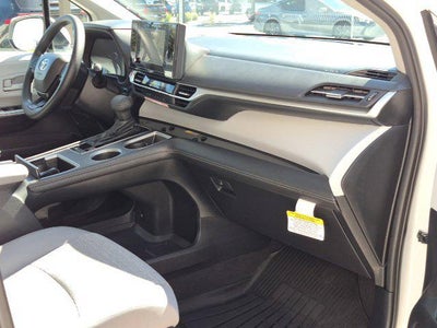 2026 Toyota Sienna LE 8 Passenger