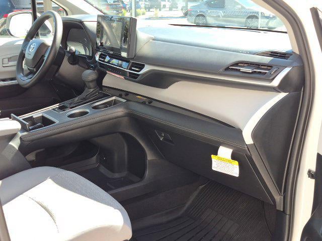2026 Toyota Sienna LE 8 Passenger