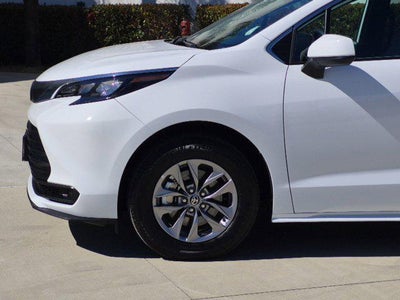 2026 Toyota Sienna LE 8 Passenger
