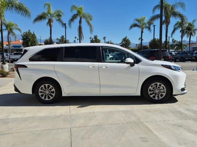 2026 Toyota Sienna LE 8 Passenger
