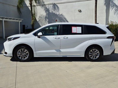 2026 Toyota Sienna LE 8 Passenger