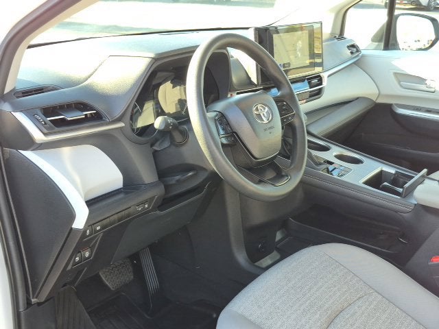 2026 Toyota Sienna LE 8 Passenger