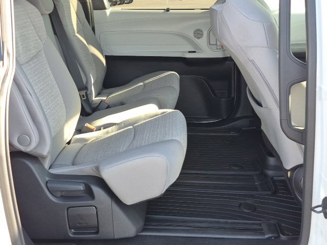 2026 Toyota Sienna LE 8 Passenger