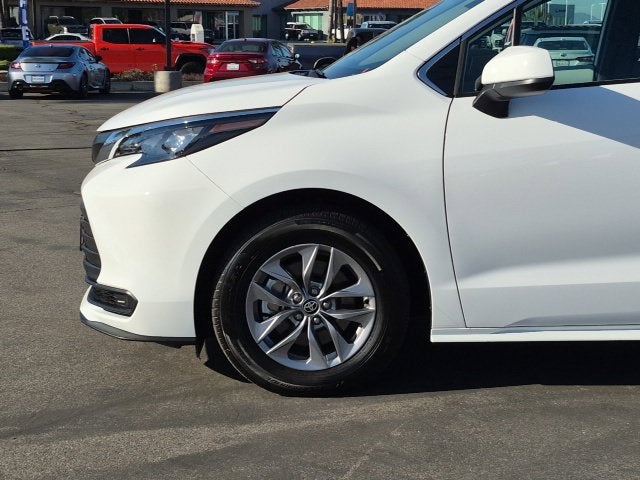 2026 Toyota Sienna LE 8 Passenger