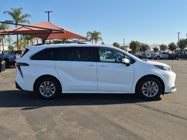 2026 Toyota Sienna LE 8 Passenger