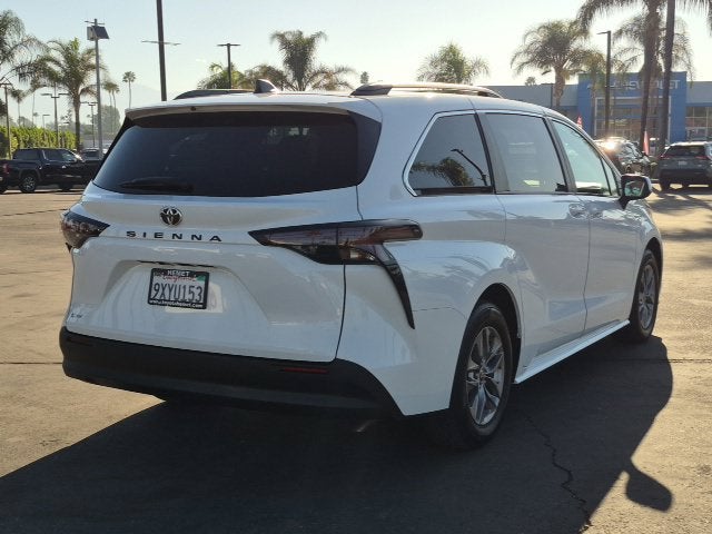 2026 Toyota Sienna LE 8 Passenger