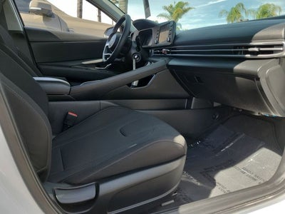 2025 Hyundai Elantra SE