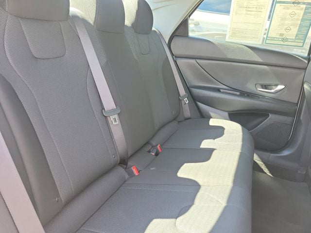 2025 Hyundai Elantra SE