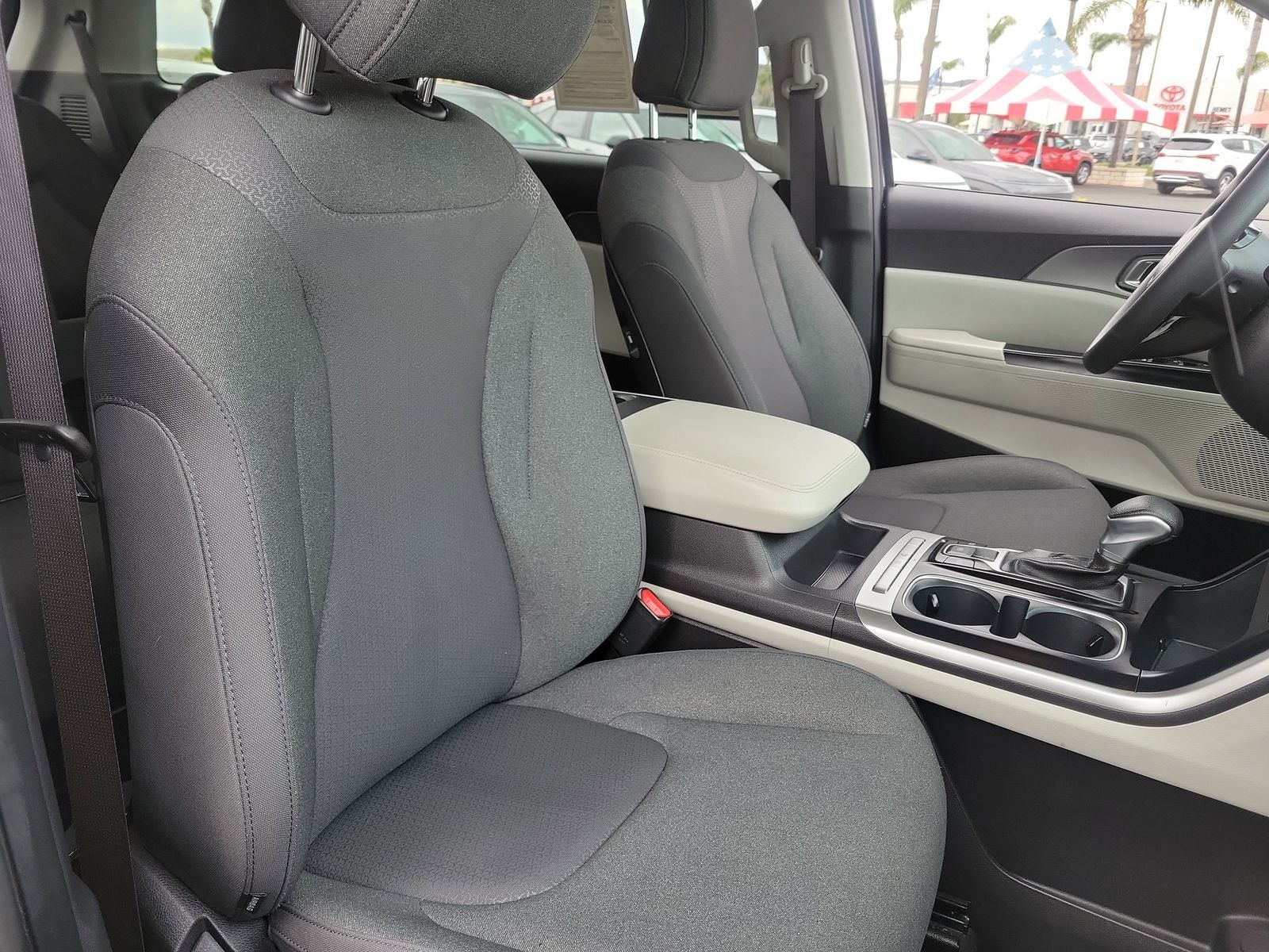2024 Kia Carnival LX