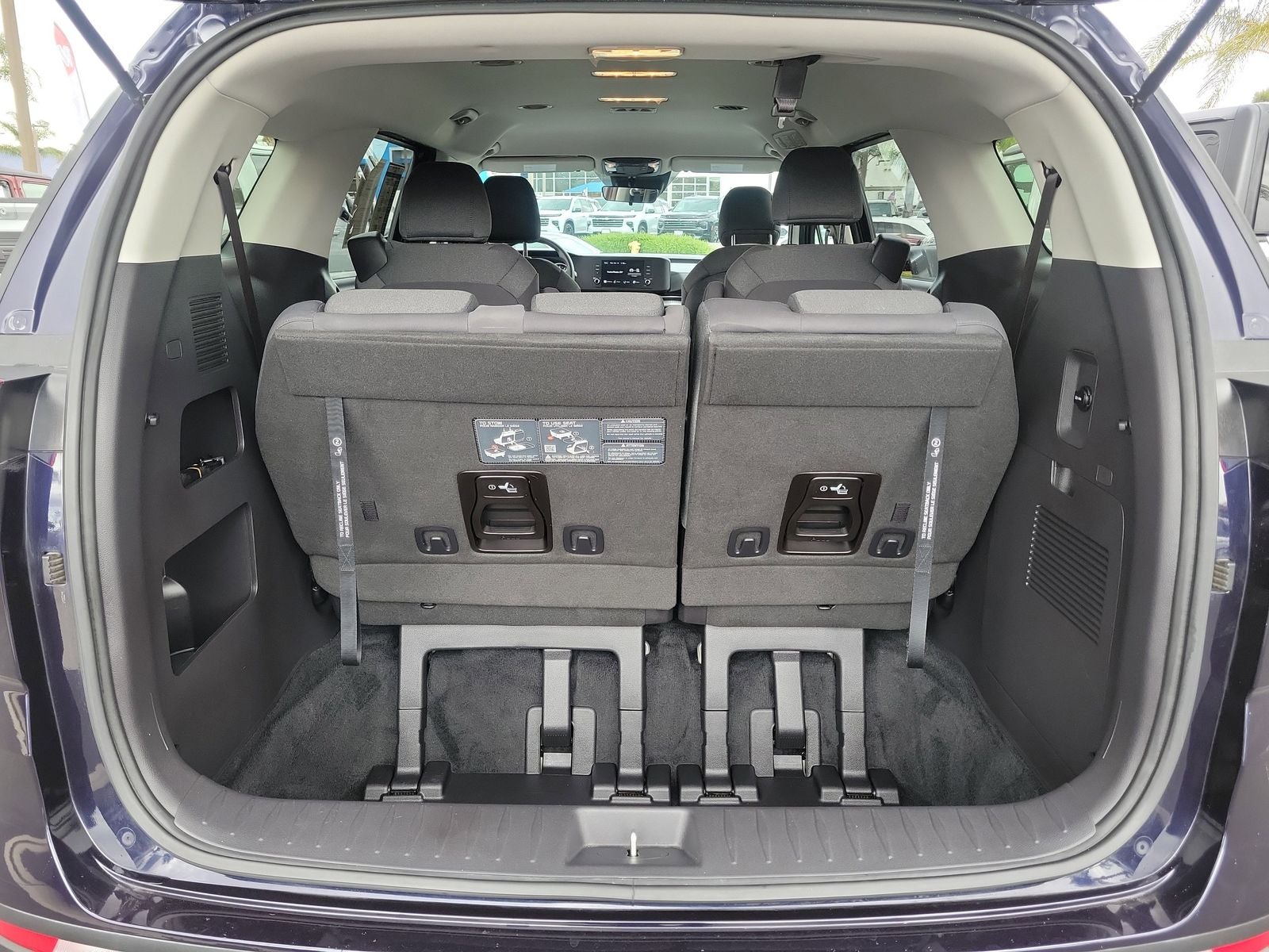 2024 Kia Carnival LX