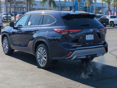 2026 Toyota Highlander Hybrid Platinum