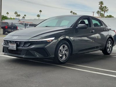 2025 Hyundai Elantra SE
