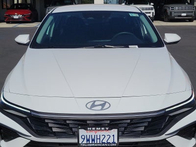 2025 Hyundai Elantra SE