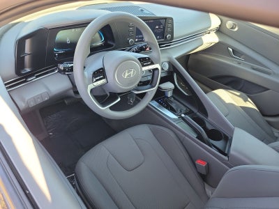 2025 Hyundai Elantra SE